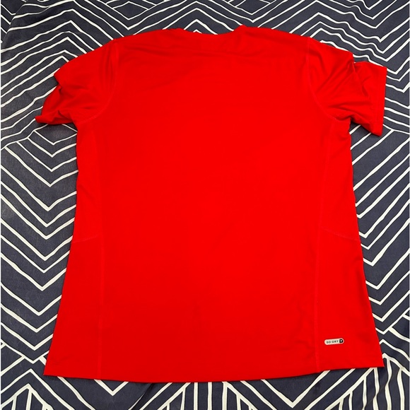 Bundle (4) active wear Old Navi shirts. - Picture 12 of 13